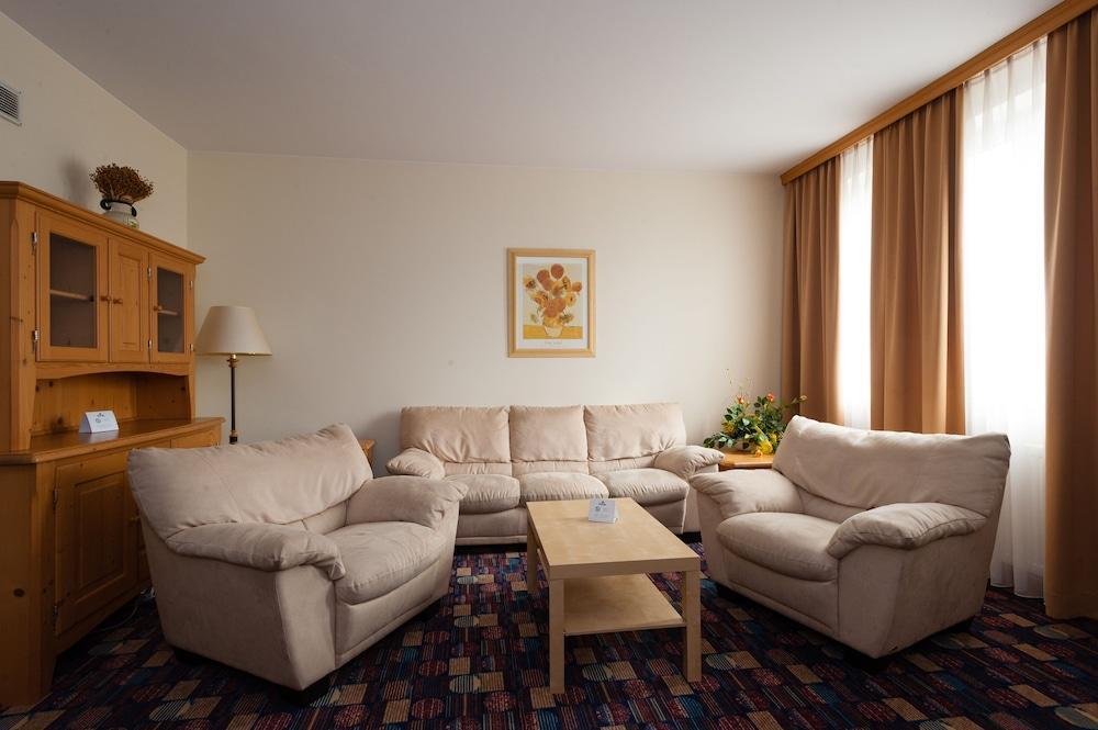 Hotel Partner Варшава Екстериор снимка
