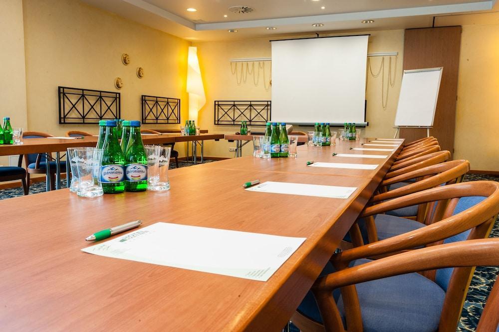 Hotel Partner Варшава Екстериор снимка