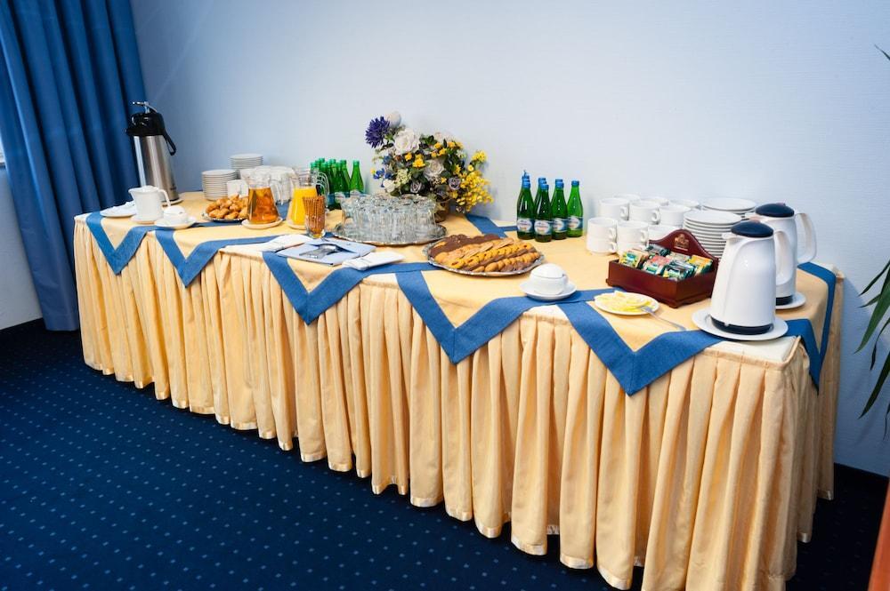 Hotel Partner Варшава Екстериор снимка